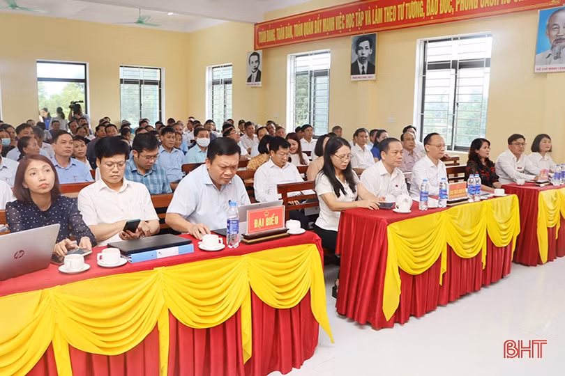 Cử tri Cẩm Xuyên kiến nghị Quốc hội có giải pháp tiêu thoát lũ vùng hạ du Kẻ Gỗ