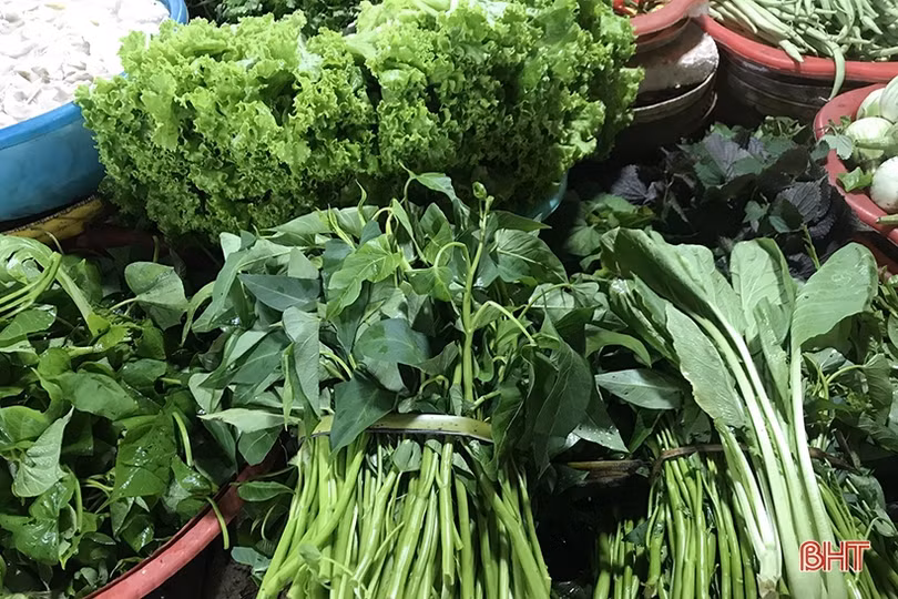 Sau mưa lũ, giá rau ở Hà Tĩnh tăng mạnh
