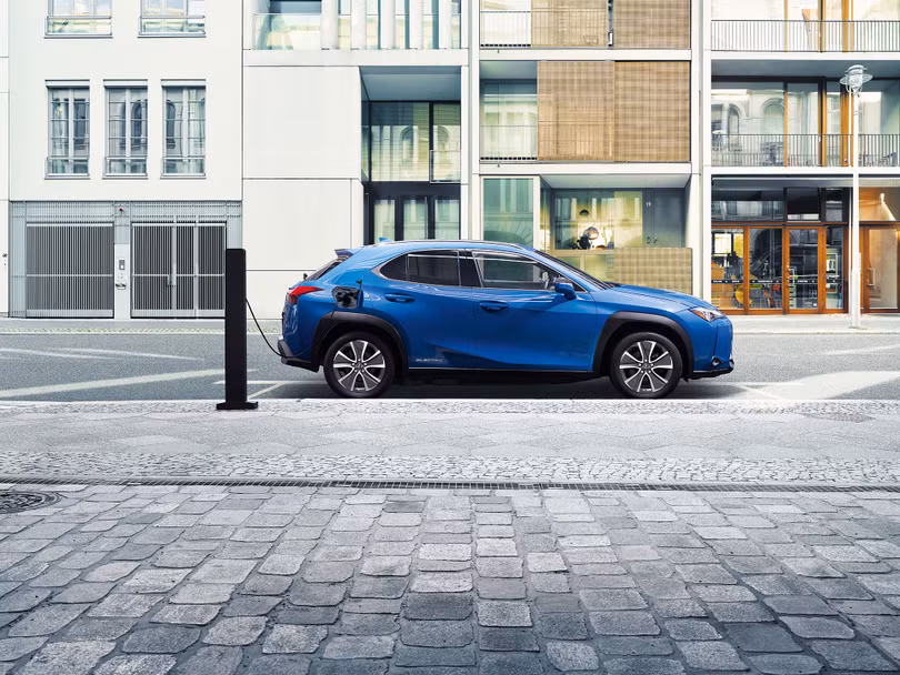 Xe sang chạy điện Lexus UX 300e chính thức trình làng
