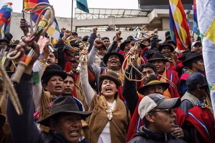 Mâu thuẫn sắc tộc bùng lên ở Bolivia sau khi ông Morales rời đi