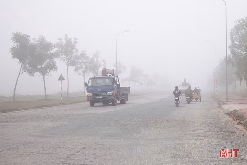 Hà Tĩnh lãng đãng như Đà Lạt khi sương mù dày đặc phủ kín mọi ngả đường