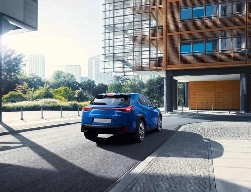Xe sang chạy điện Lexus UX 300e chính thức trình làng