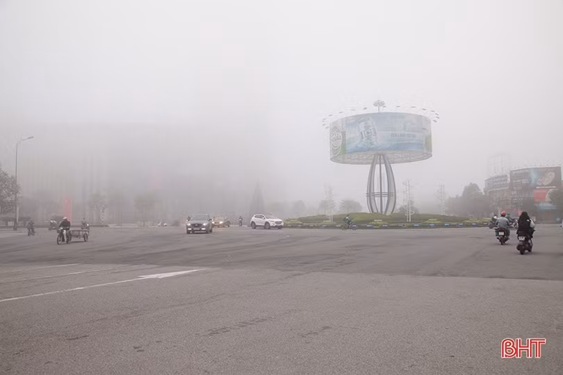 Hà Tĩnh lãng đãng như Đà Lạt khi sương mù dày đặc phủ kín mọi ngả đường