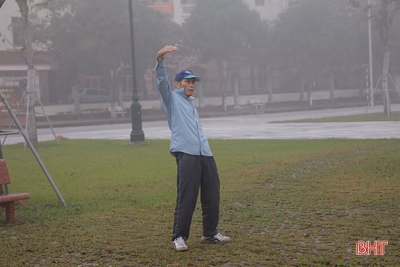 Hà Tĩnh lãng đãng như Đà Lạt khi sương mù dày đặc phủ kín mọi ngả đường