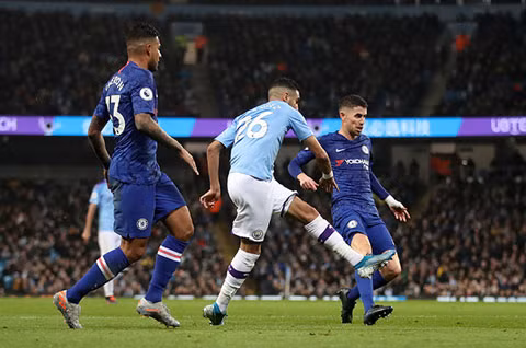 Bản lĩnh lên tiếng, Man City đưa Chelsea trở lại mặt đất