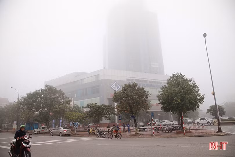 Hà Tĩnh lãng đãng như Đà Lạt khi sương mù dày đặc phủ kín mọi ngả đường