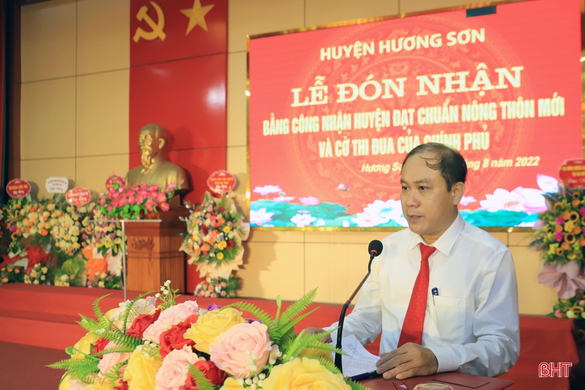 Hương Sơn đón Bằng công nhận huyện đạt chuẩn NTM và Cờ thi đua của Chính phủ