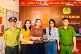 Bàn giao cá thể rùa cổ sọc quý hiếm để thả về môi trường tự nhiên