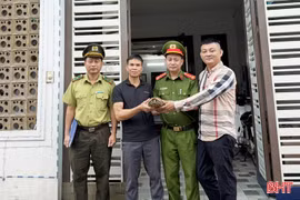 Rùa vàng quý hiếm "đi lạc" vào nhà dân