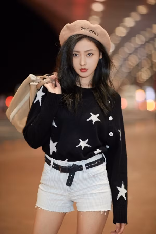 mu noi item dang duoc sao chau a dien trong ngay dong lanh