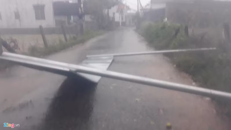 ton bay nhu may chem khi bao so 12 ap vao khanh hoa phu yen