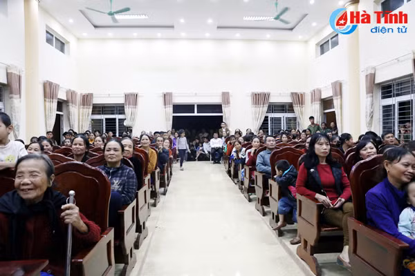 dac sac dem giao luu van nghe nghia tinh quan dan