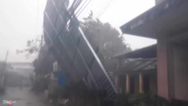ton bay nhu may chem khi bao so 12 ap vao khanh hoa phu yen