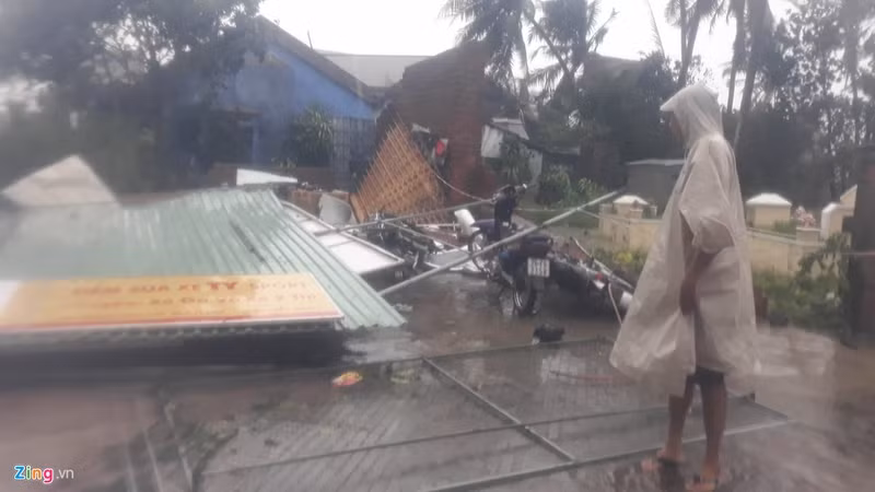 ton bay nhu may chem khi bao so 12 ap vao khanh hoa phu yen
