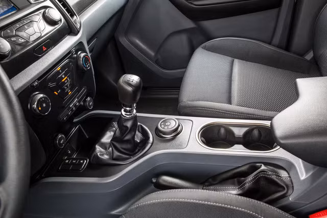 ford viet nam trinh lang xe everest ambiente don dau xu the