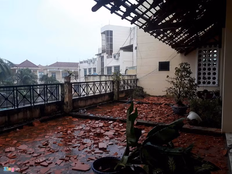 ton bay nhu may chem khi bao so 12 ap vao khanh hoa phu yen