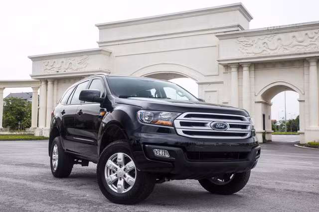 ford viet nam trinh lang xe everest ambiente don dau xu the