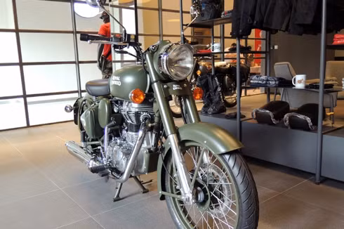 royal enfield classic 500 moto 500 phan khoi re nhat viet nam