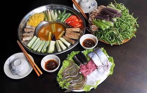 mua dong lanh roi nau lau mam mien tay gay nghien dai ca nha nao