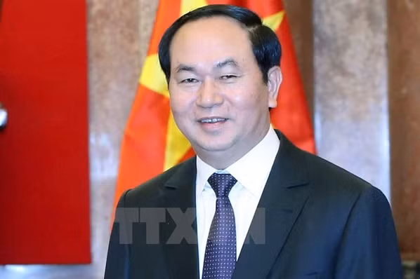 cach mang thang muoi nga vi dai voi cach mang viet nam