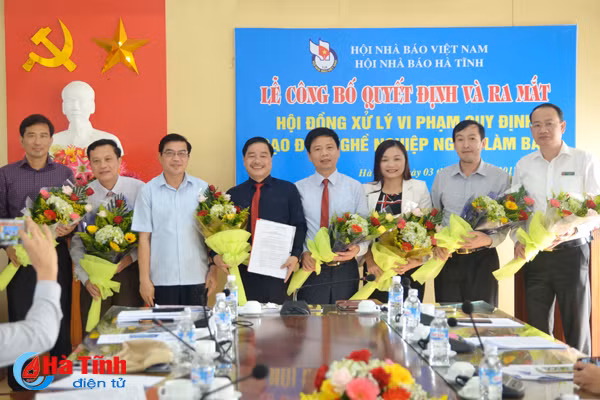 ha tinh ra mat hoi dong xu ly vi pham dao duc nghe nghiep nguoi lam bao