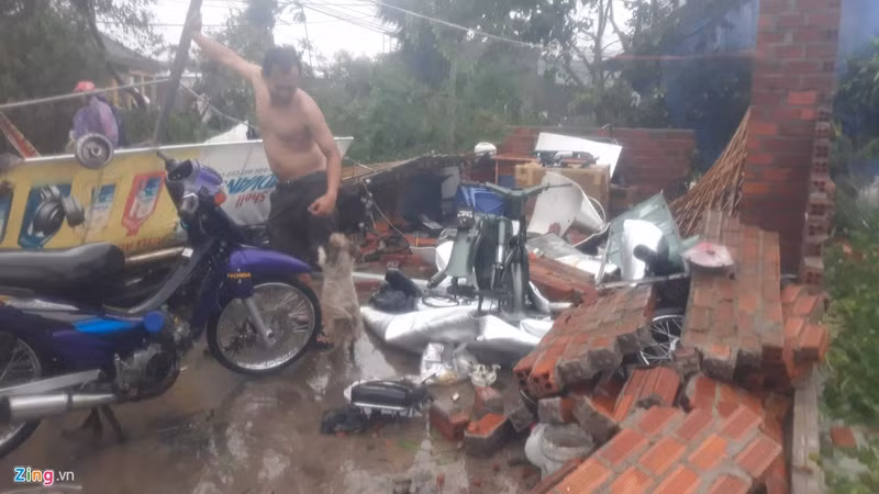 ton bay nhu may chem khi bao so 12 ap vao khanh hoa phu yen