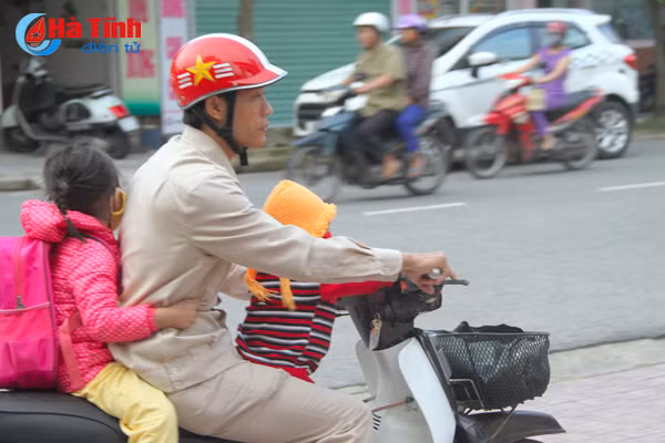 ban doc bao ha tinh noi gi ve de xuat doi gio lam viec tu 8h30