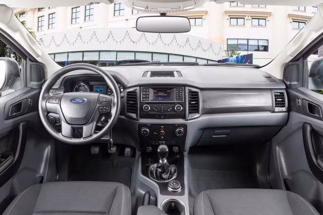 ford viet nam trinh lang xe everest ambiente don dau xu the