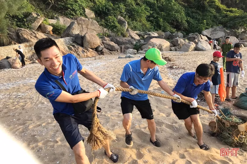 Xử lý dứt điểm các “núi rác” ở Thạch Liên 