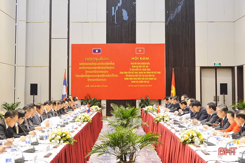 Việt Nam - Lào trao đổi kinh nghiệm về kiểm tra giám sát, phòng chống tham nhũng