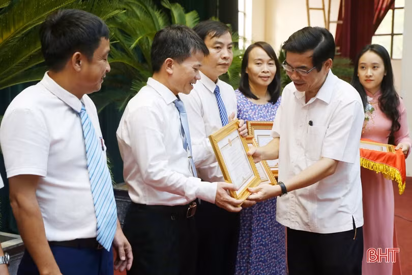 Khẩn trương tuyển đủ giáo viên mầm non, tiểu học theo biên chế được giao