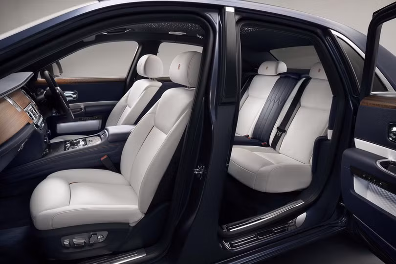 Chiêm ngưỡng bộ sưu tập Rolls-Royce Ghost đặc biệt, chỉ 50 chiếc ra lò