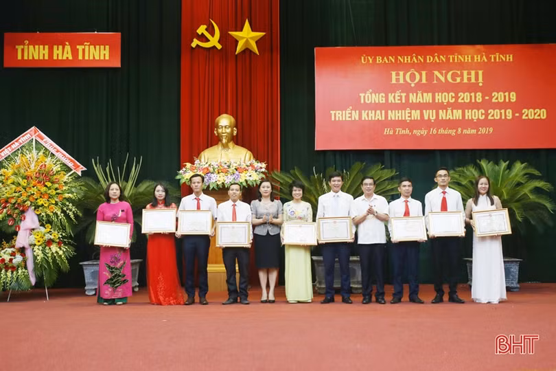 Khẩn trương tuyển đủ giáo viên mầm non, tiểu học theo biên chế được giao