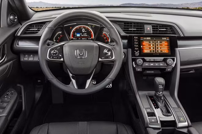 Bất chấp xu hướng, Honda trang bị số sàn cho Civic 2020 bản cao nhất