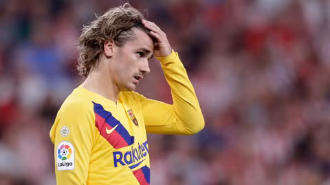 Pha “cắt kéo” đứt luôn niềm kiêu hãnh Barca