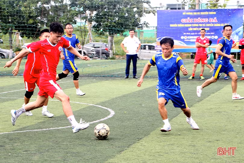 Khởi tranh Giải Bóng đá truyền thống ngành TT&TT Hà Tĩnh lần thứ V