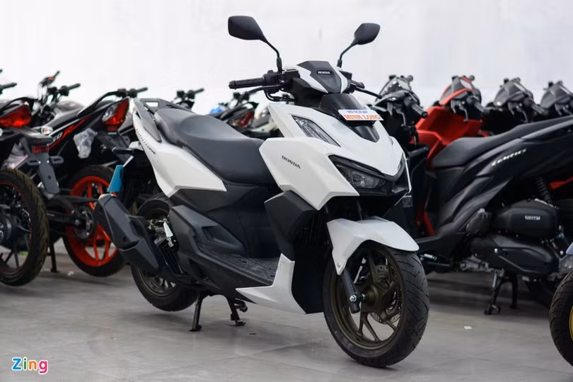 Xe máy nhập khẩu qua kênh đại lý ồ ạt về nước