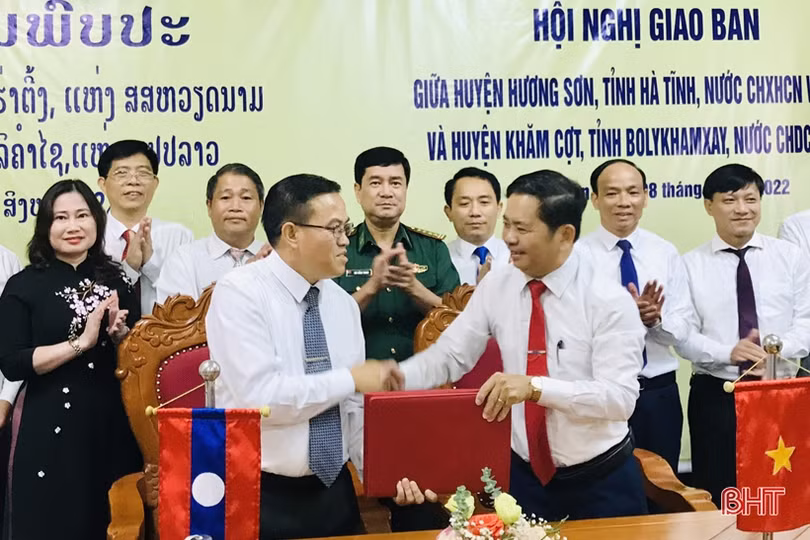 Hội nghị giao ban hai huyện Hương Sơn và Khăm Cợt