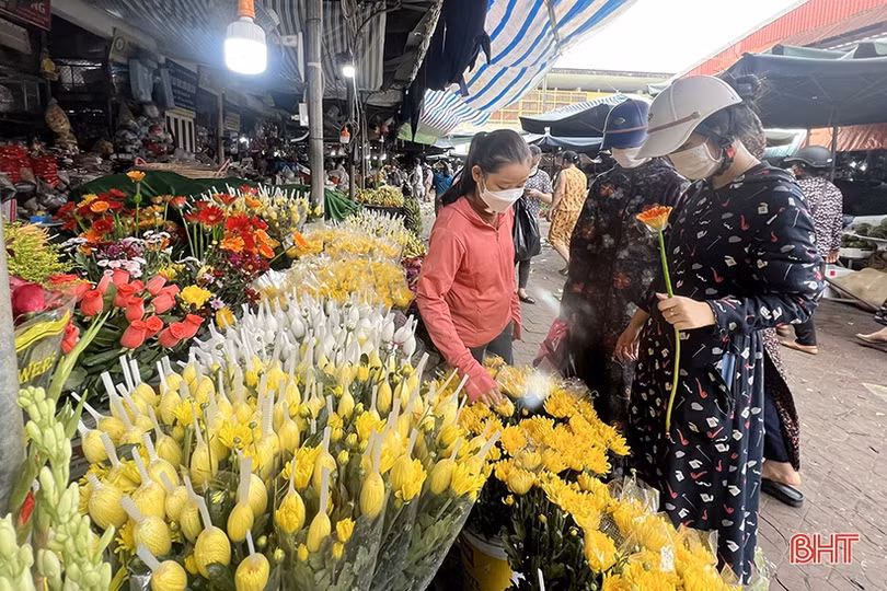 Nhộn nhịp thị trường Rằm tháng bảy ở Hà Tĩnh