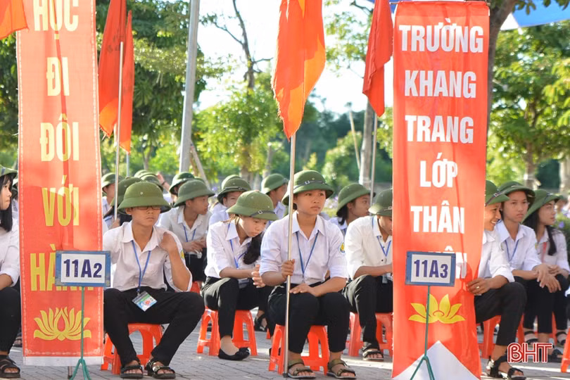 Hơn 330 nghìn giáo viên, học sinh Hà Tĩnh bước vào năm học mới