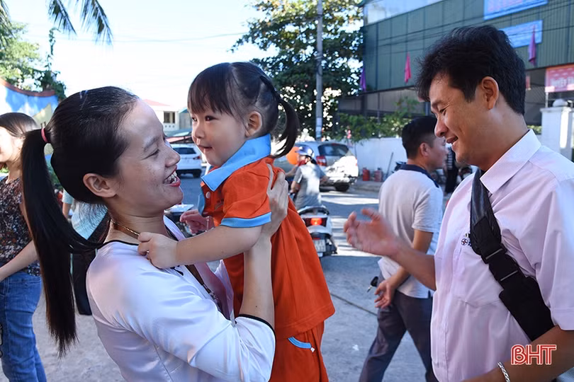 Hơn 330 nghìn giáo viên, học sinh Hà Tĩnh bước vào năm học mới