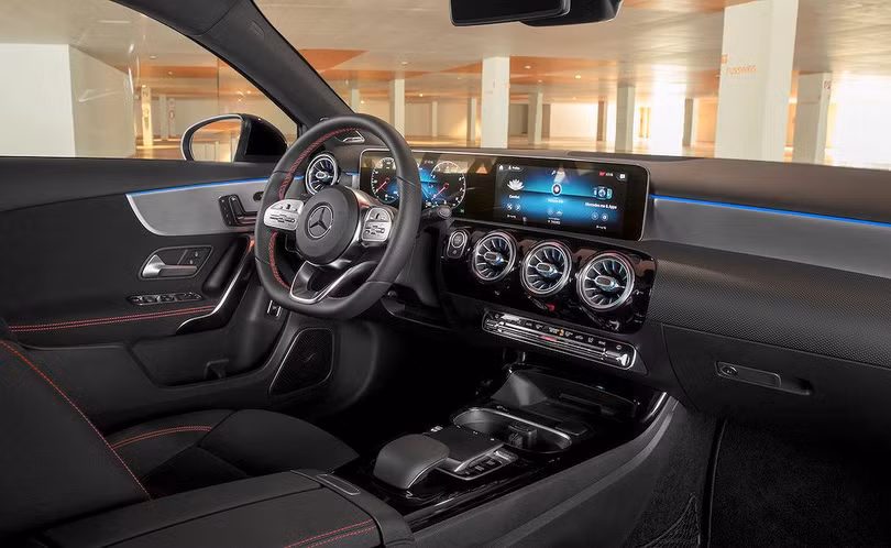 Chi tiết Mercedes A-Class sedan giá từ 835 triệu