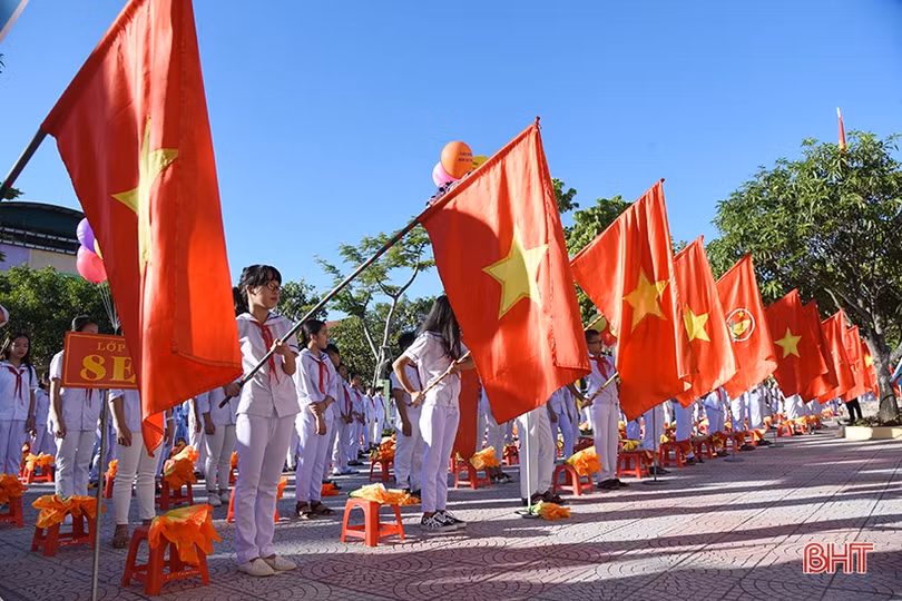 Hơn 330 nghìn giáo viên, học sinh Hà Tĩnh bước vào năm học mới