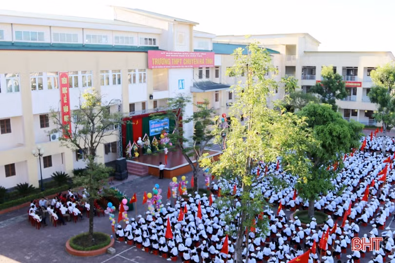 Hơn 330 nghìn giáo viên, học sinh Hà Tĩnh bước vào năm học mới