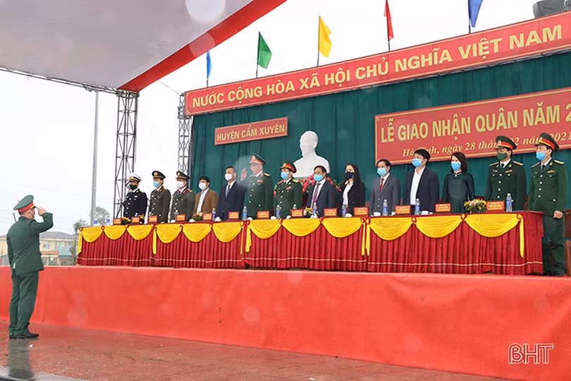 Lễ giao quân ở Hà Tĩnh hoàn thành nhanh gọn, chú trọng phòng dịch