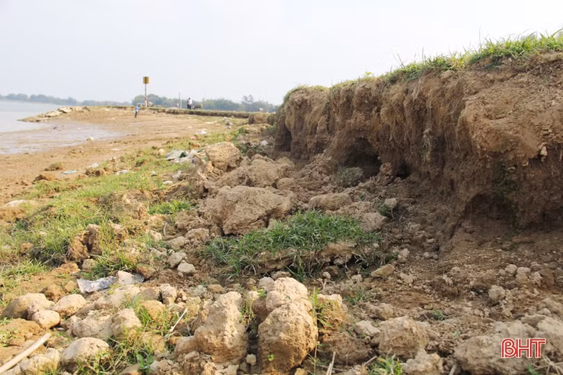 Sông Lam, đoạn qua Hà Tĩnh: “Từ nhà ra sông giờ chỉ còn khoảng 30m”