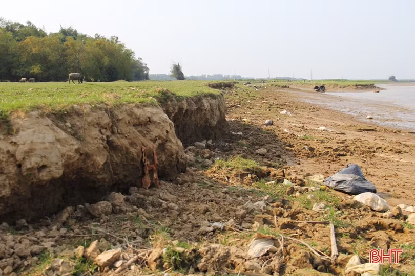 Sông Lam, đoạn qua Hà Tĩnh: “Từ nhà ra sông giờ chỉ còn khoảng 30m”