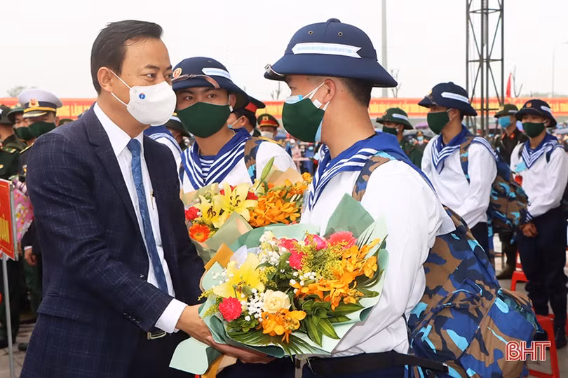 Lễ giao quân ở Hà Tĩnh hoàn thành nhanh gọn, chú trọng phòng dịch