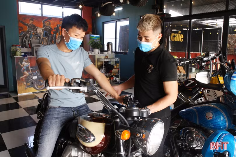 Nhóm bạn trẻ Hà Tĩnh chia sẻ niềm đam mê moto phân khối lớn