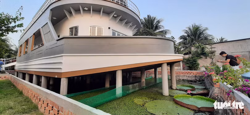 Quá mê du thuyền, nông dân miền Tây chi 5 tỉ đồng xây ‘nhà du thuyền’ độc đáo
